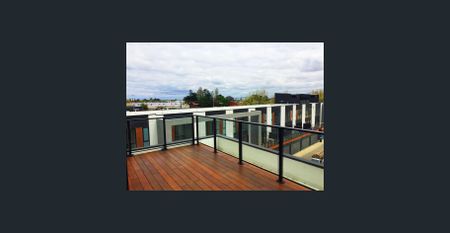 Contemporary Luxury Townhouse with city views at Port Melbourne - Photo 4