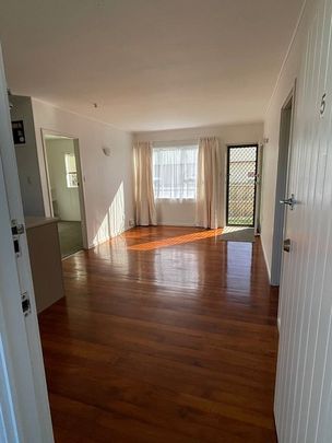 Tidy & Convenient 2BR Unit in Mt. Eden! - Photo 1