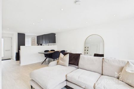 3 bedroom end of terrace house to rent - Photo 2