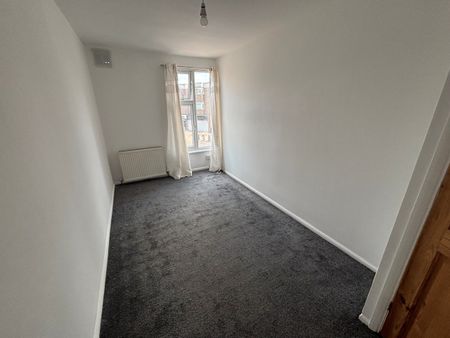 Front Lane, Upminster, RM14 - Photo 2