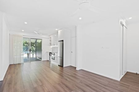 PERFECTLY POSITIONED MODERN 2 BEDROOM UNIT - Photo 5