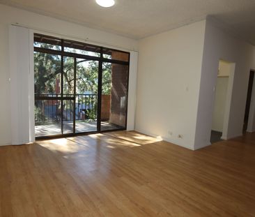 Modern Top Floor Two Bedroom Unit with Ensuite. - Photo 1