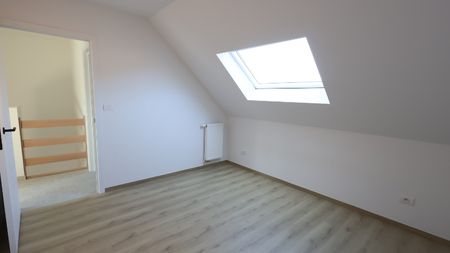 Ruime bel-etage woning met terras en garage in Ardooie - Photo 4