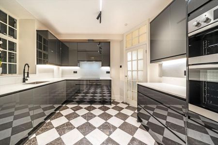 4 bedroom flat to rent - Photo 2