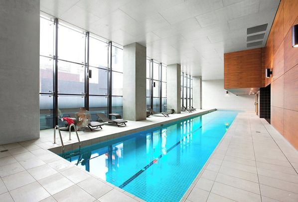 Stylish Studio with City Views & Prime Location - Photo 1