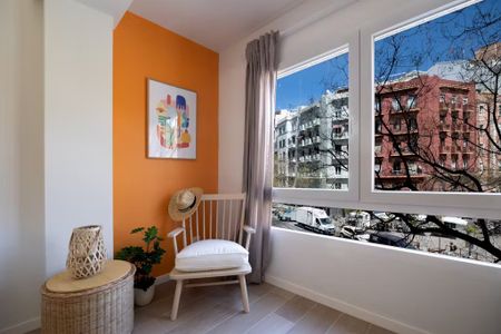 Plaça Pintor Segrelles, Valencia, Valencian Community 46007 - Photo 5