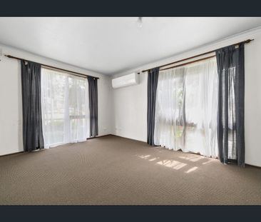 ** Updated ~ 4 Bdrms ~ 1 bath (NEW) ~ L-shaped Lounge ~ New Carpet ... - Photo 2