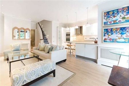 SHORT LET - A very spacious split level apartment with private patio - Photo 3