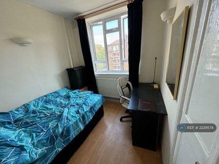 4 bedroom flat to rent - Photo 4