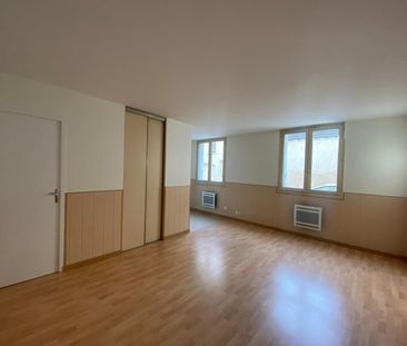 Location Appartement 1 pièce 28m² ORLEANS 45000 - Photo 2