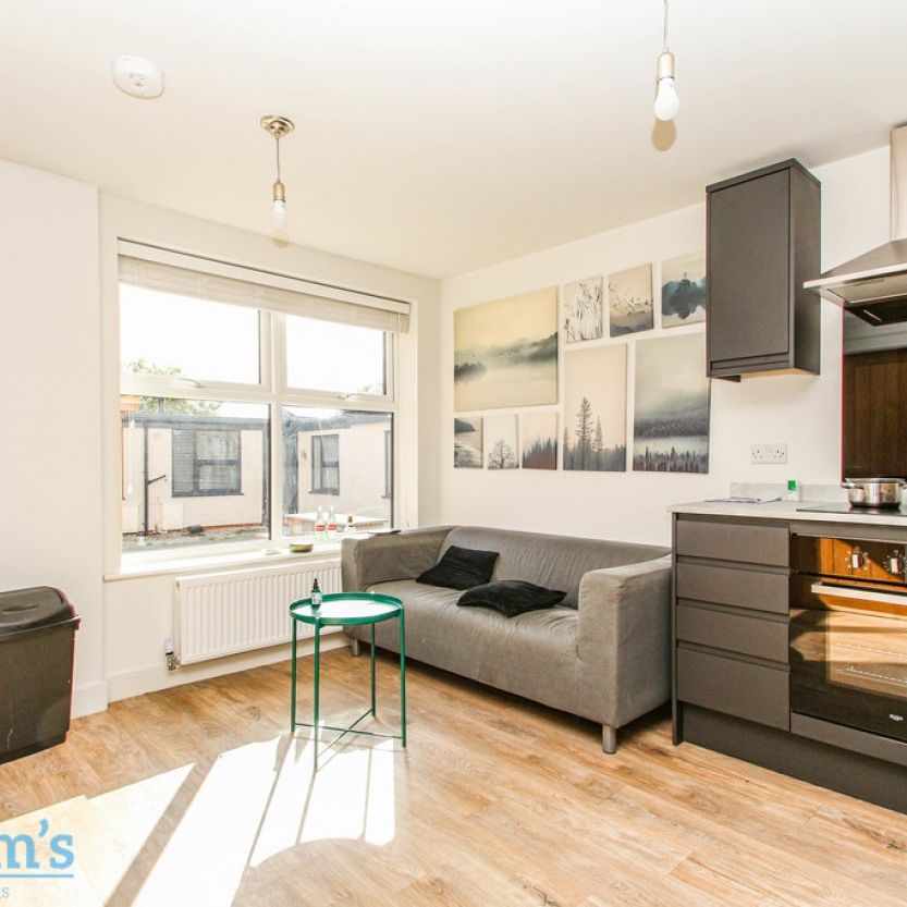 2 bed Apartment for Rent - Photo 1