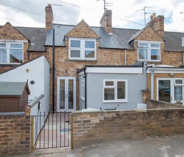 2 bedroom terraced house to rent - Photo 2