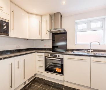 2 bedroom end of terrace house to rent - Photo 3