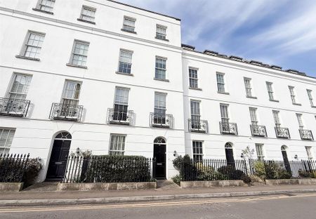 4 bedroom terraced house to rent - Photo 2