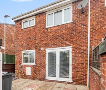 3 bedroom terraced house to rent - Photo 1