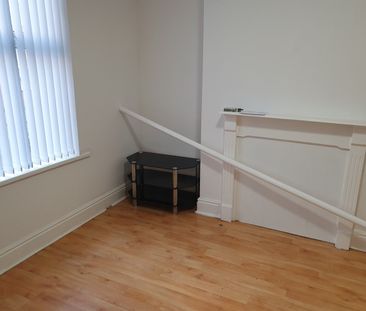 3 Bed Terraced House, Lyndhurst Road, NG2 - Photo 1
