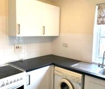 1 bedroom Flat - Hopton Road, Stevenage - Photo 2