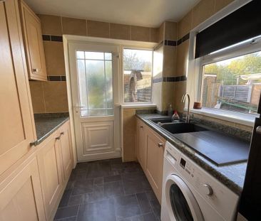 3 bedroom semi-detached house to rent - Photo 4