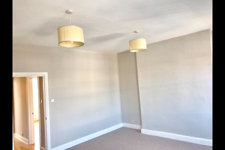 2 Bed Maisonette, Uxbridge Road, W12 - Photo 5