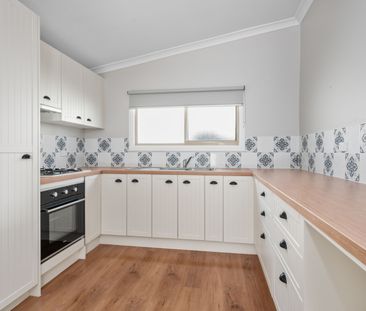 Refreshed and fully renovated cottage its a must see! - Photo 4