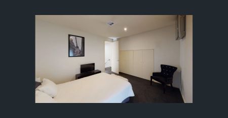 Stylish and Spacious Townhouse in a Prime Richmond Location - Photo 2