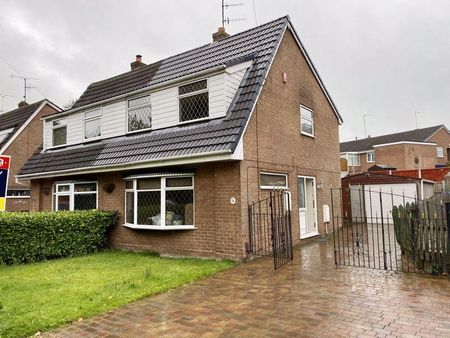 3 bedroom semi-detached house to rent - Photo 2
