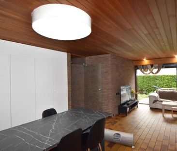 Gelijkvloerse woning met 3 slpk., garage & omheinde tuin - Foto 3