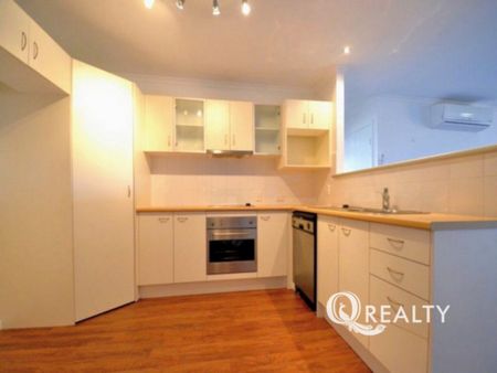 Spacious - Low Maintenance Unit - In Convenient Location! - Photo 2