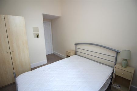 2 bedroom Detached house to rent in Hyde Terrace, South Gosforth, Newcastle upon Tyne NE3 - Photo 2