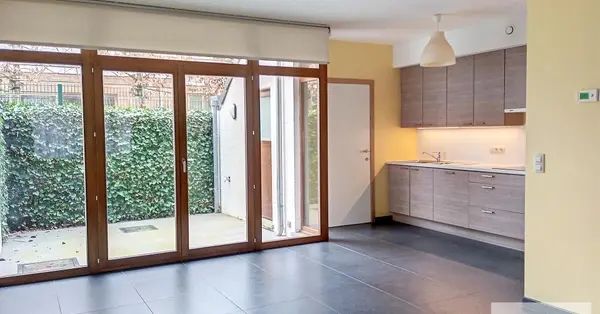 Aangenaam huis volledig gerenoveerd - Photo 1