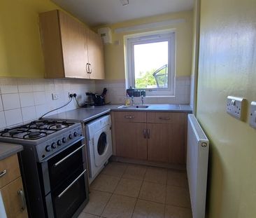 2 Bed Terraced House, Dulverton Garth, LS11 - Photo 2