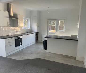 3 bedroom flat to rent - Photo 3