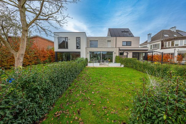 Uitstekend afgewerkte woning met terras en tuintje - Photo 1