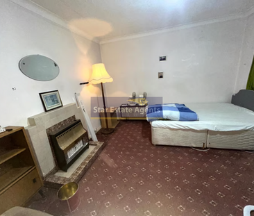 1 bedroom in a flat share to rent - Photo 6