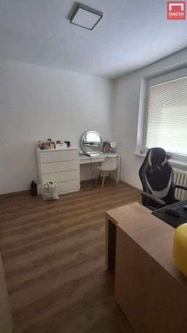 Pronájem panelového bytu po rekonstrukci, 3+1. 63 m - Photo 4