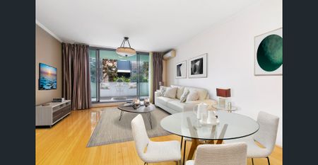 Modern & Large Split Level Apartment in the Enmore Box Factory. - Photo 2