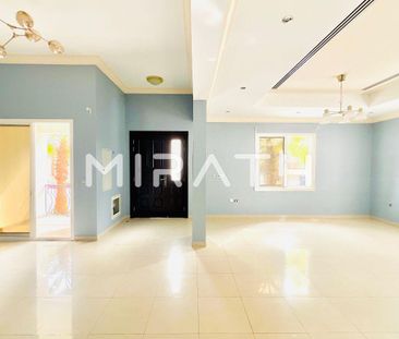 Spacious 3BR Villa | Backyard | Community pool - Photo 4