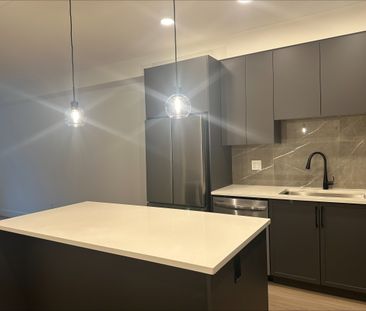 Gorgeous Ground Floor "King & Crescent" 1 Bedroom / 1 Bathroom - Photo 5