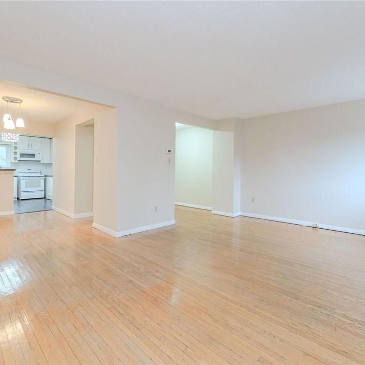 For Lease - 5479 Schueller Crescent, Burlington, Ontario - Photo 1