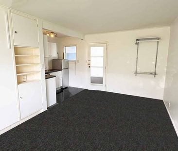 REMUERA, 1 BEDROOM - Photo 5