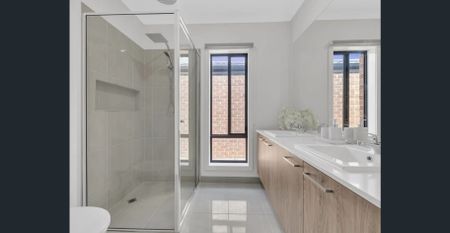 House Available for Rent in Olivine Estate, Donnybrook !!! - Photo 5