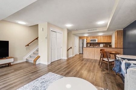 For Lease - 256 Titanium Private Unit# B, Orleans - Convent Glen and Area, Ontario - Photo 5