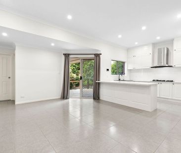 BEAUTIFULLY LOCATED FAMILY HOME - Photo 3