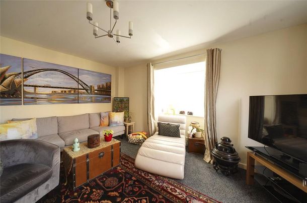 3 bedroom semi-detached house to rent - Photo 1