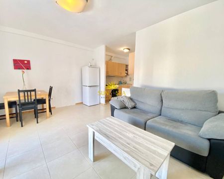 BUNGALOW WITH 2 BEDROOMS AND 1 BATHROOM IN TORREVIEJA - Photo 3