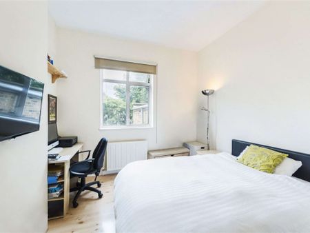 Superb first floor flat with a well planned open plan kitchen/reception room and a spacious bedroom with excellent storage. - Photo 4