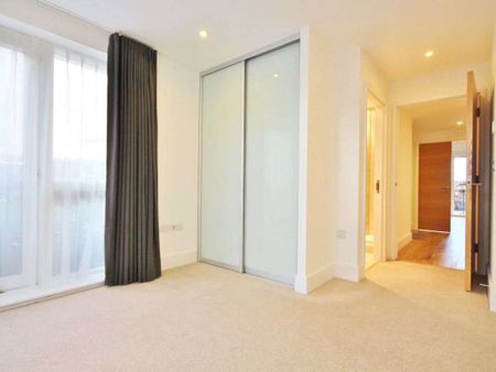 Ground floor apartment featuring two bedrooms and two bathrooms - Photo 3