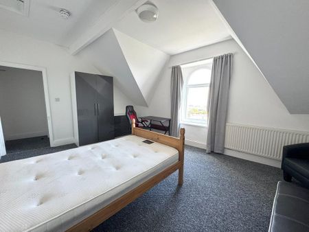 3 bedroom apartment to rent - Photo 4