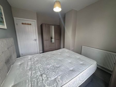 Rosemont Walk (Room 3), Bramley, Leeds - Photo 3