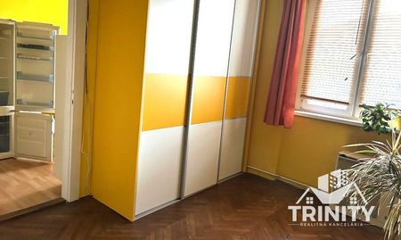 Na prenájom kompletne zariadený veľký 1-izbový byt s balkónom v meste Nové Zámky - Photo 4